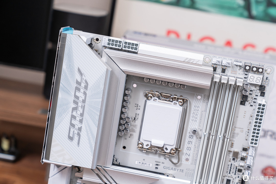 无限镜美学落地:联力 LANCOOL 217 INF 装机,打造桌面光影焦点