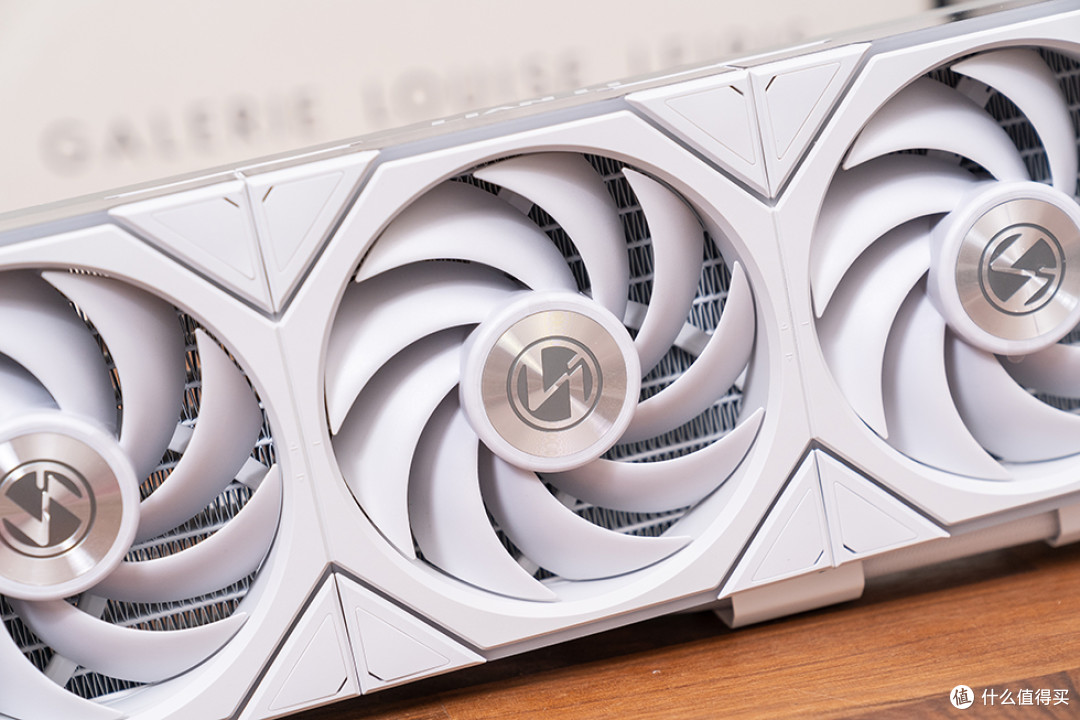 无限镜美学落地:联力 LANCOOL 217 INF 装机,打造桌面光影焦点
