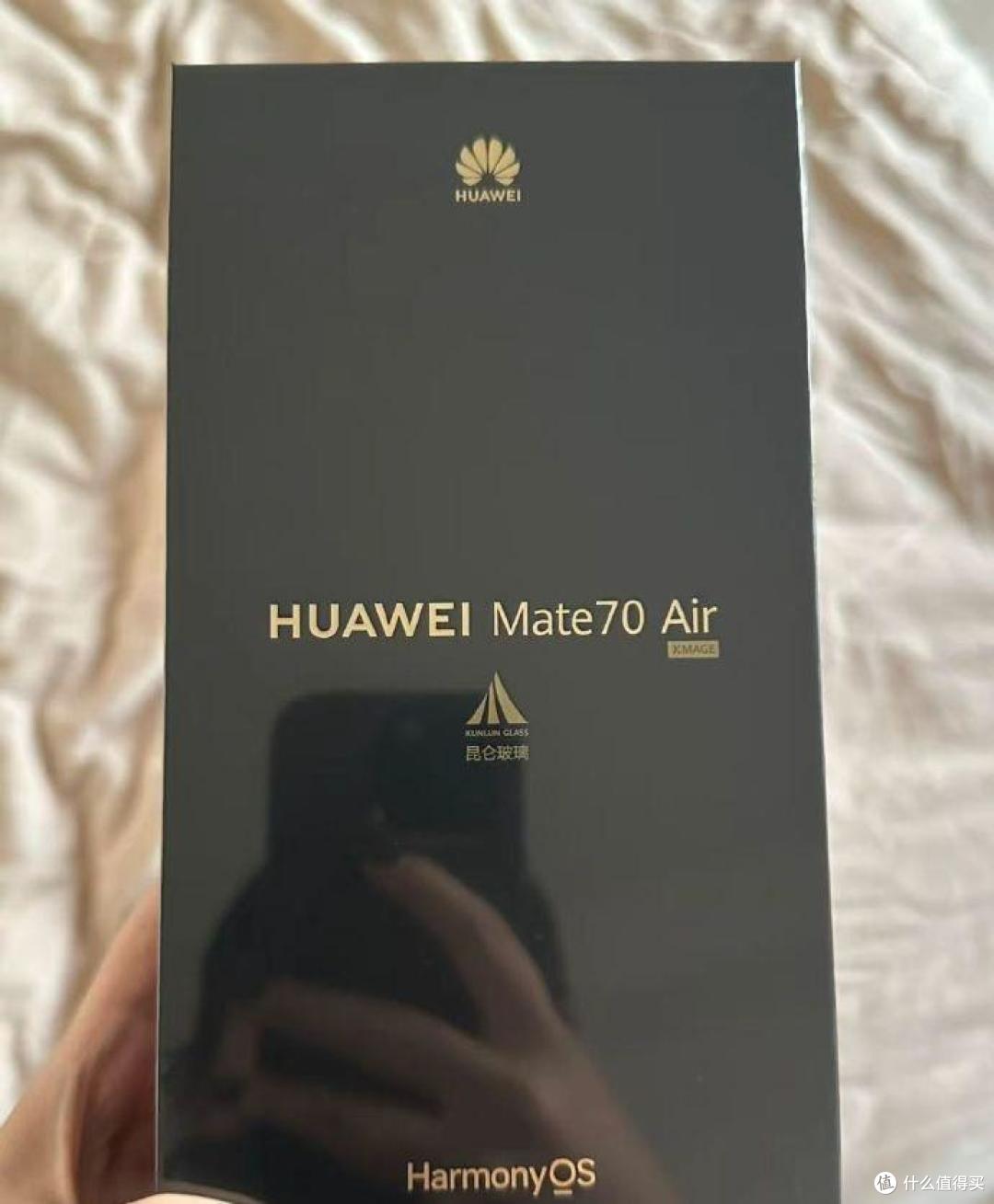 经销商泄密,华为Mate70 Air真机曝光,比苹果厚,电池更大