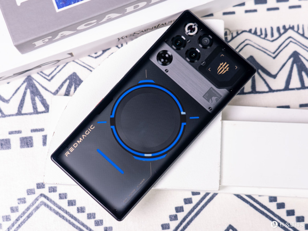 水冷散热科技狠活 红魔11 Pro+通吃移动游戏