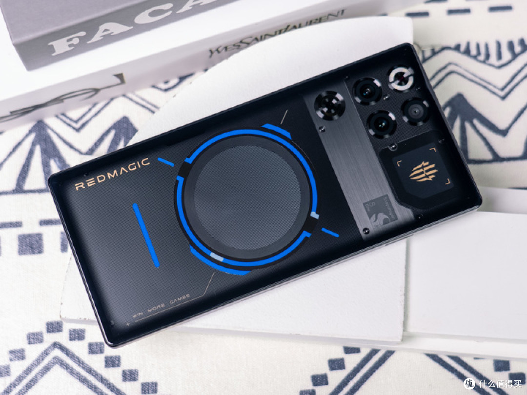 水冷散热科技狠活 红魔11 Pro+通吃移动游戏