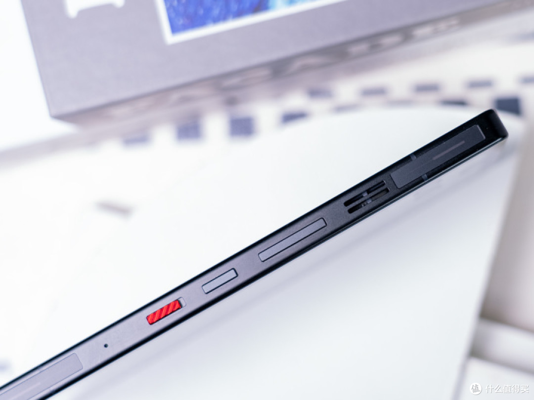 水冷散热科技狠活 红魔11 Pro+通吃移动游戏