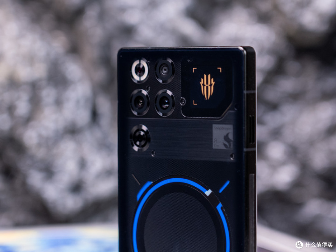 水冷散热科技狠活 红魔11 Pro+通吃移动游戏
