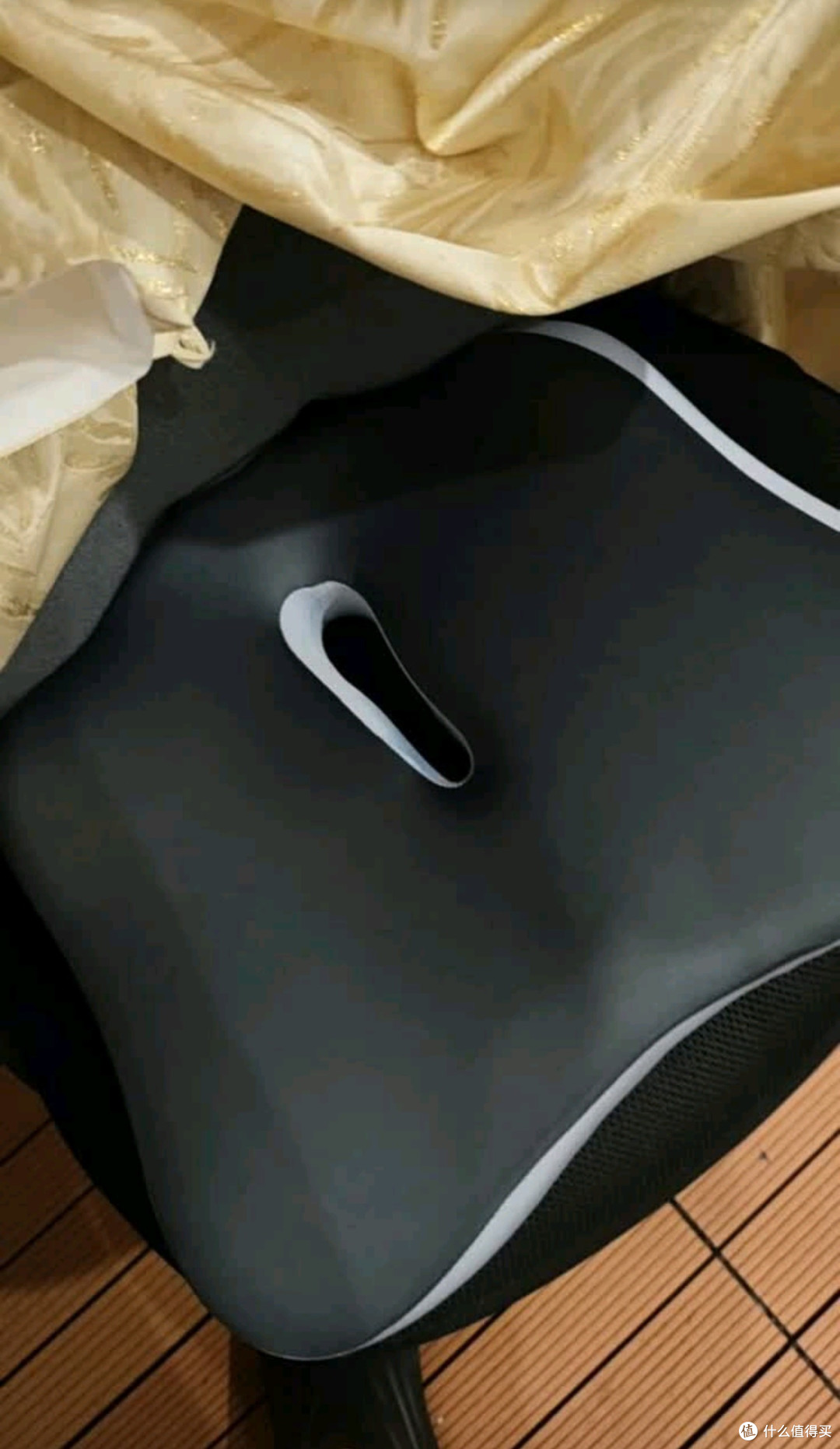 久坐救星!好汽仕记忆棉坐垫:从尾椎刺痛到久坐舒适的蜕变