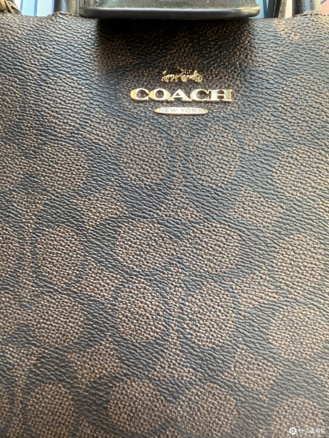 通勤终于找到百搭包！COACH 奥莱款琴谱包，老花经典还能装