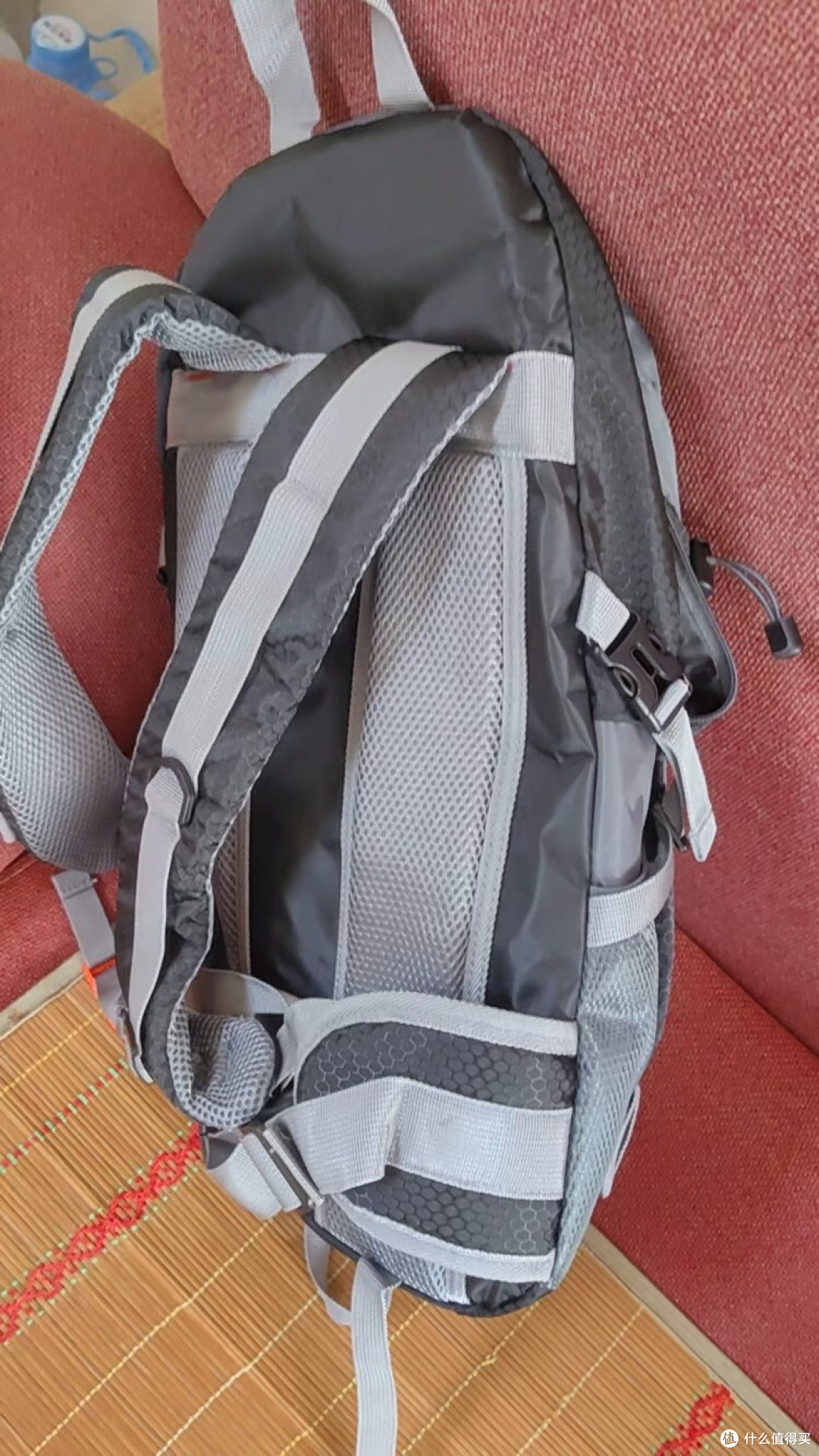 50元回力登山包：轻便实用
