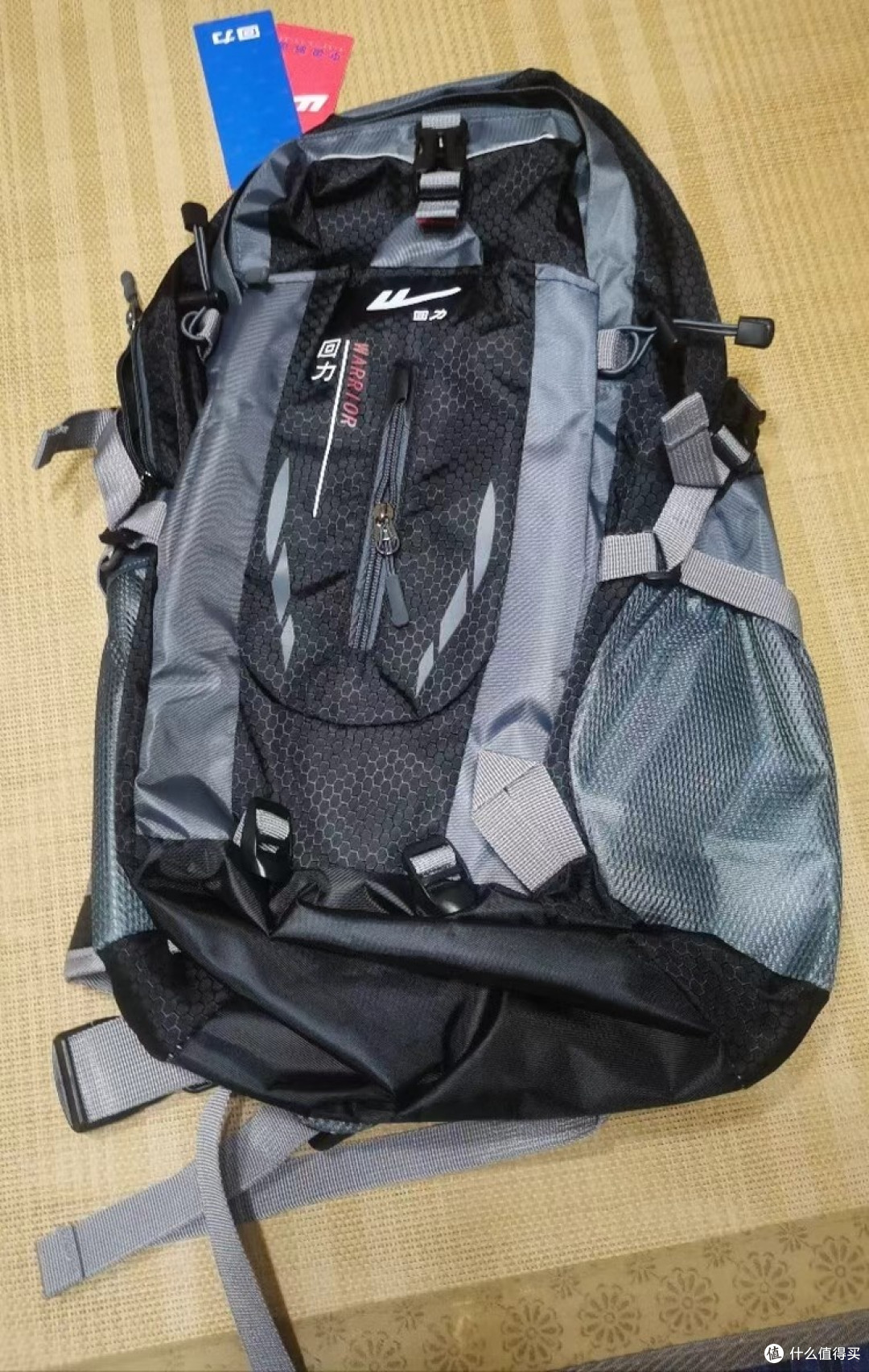 50元回力登山包:轻便实用
