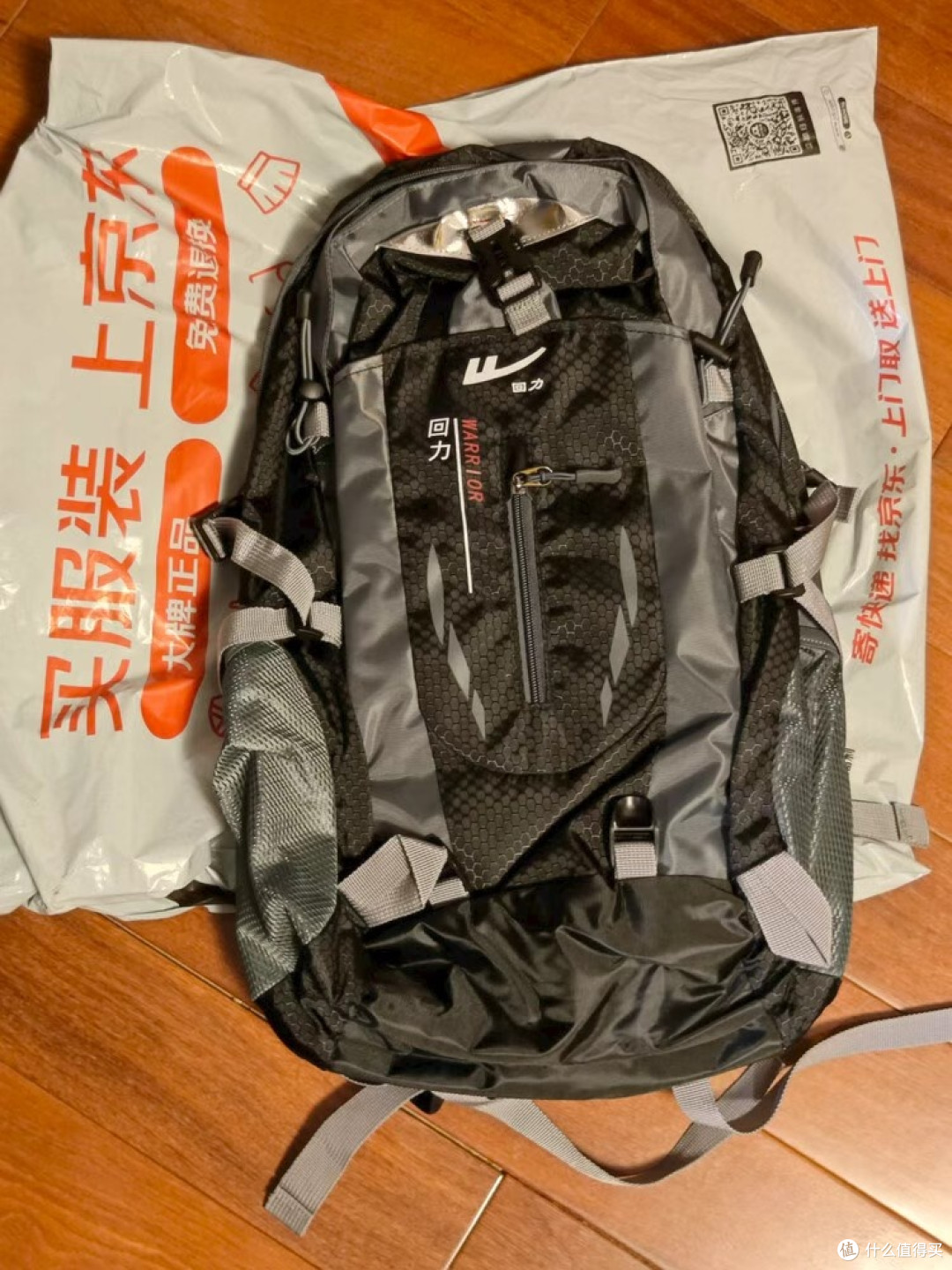 轻盈耐用的回力登山包体验