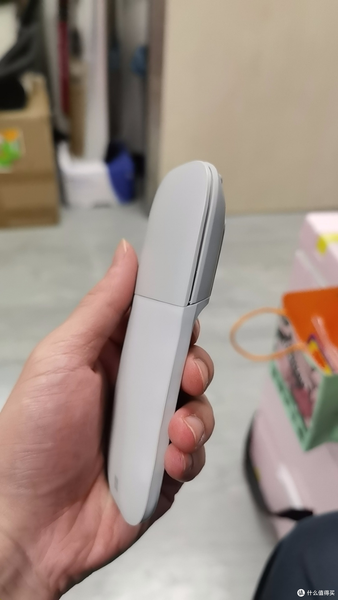 微软Arc四代鼠标：超薄折叠的便携办公利器