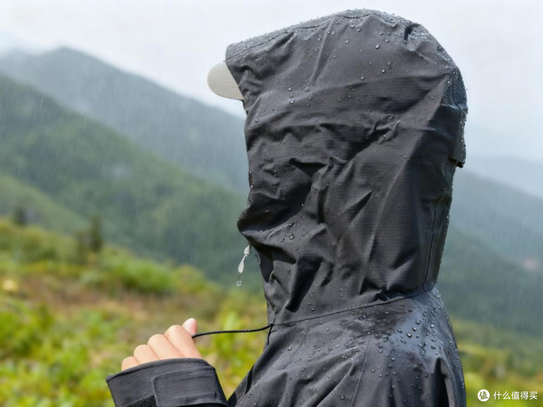 风雨皆无惧,暖感随身行:黑冰御山者冲锋衣