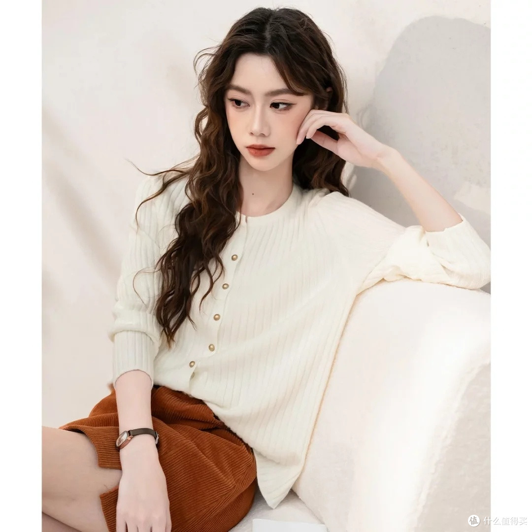 班尼路针织衫:秋冬时尚之选