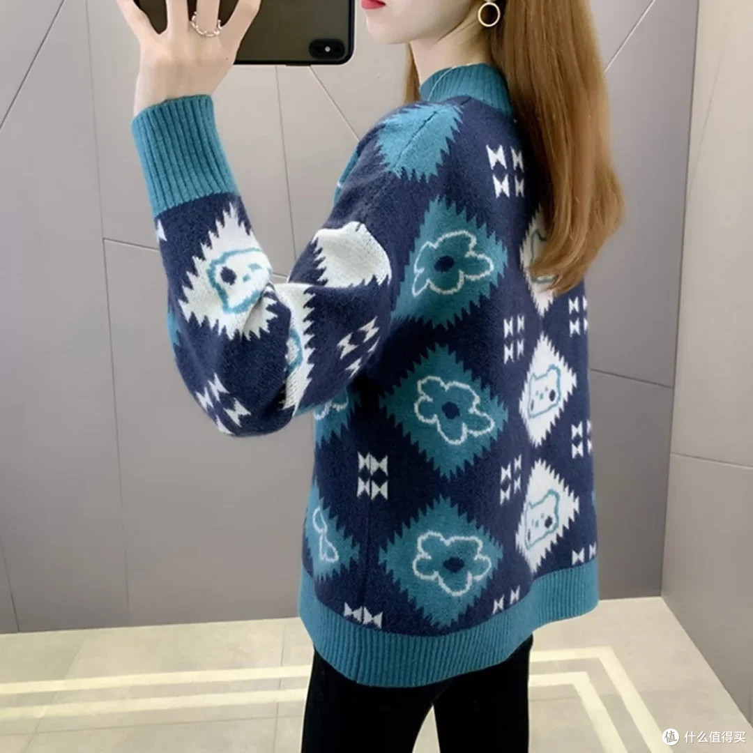 秋冬拼色毛衣的时尚与实用