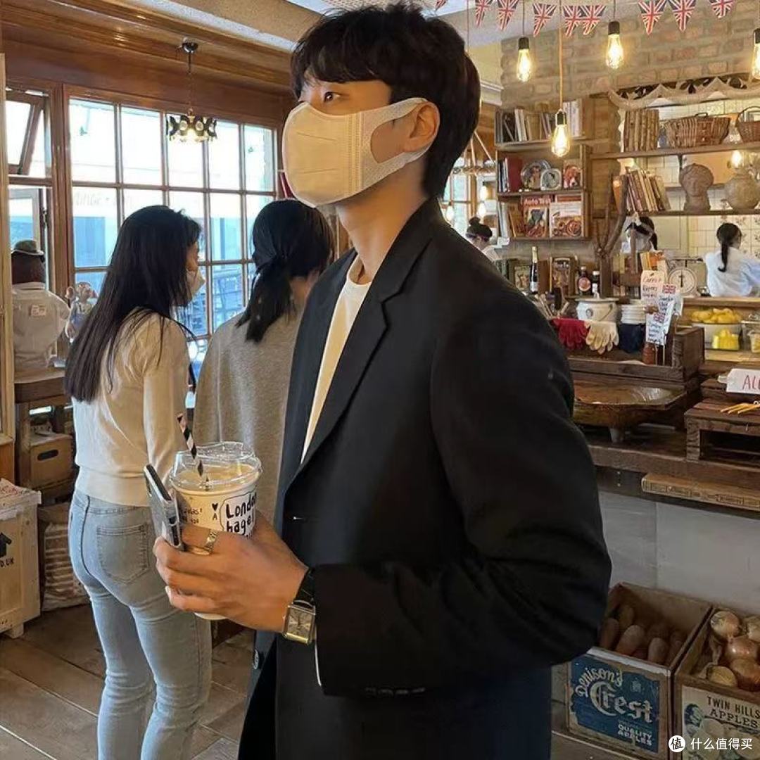 不是所有西装,都懂年轻人的“难”