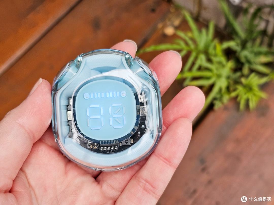 来自台湾的ACEFAST Crystal ，T8透明蓝牙耳机分享