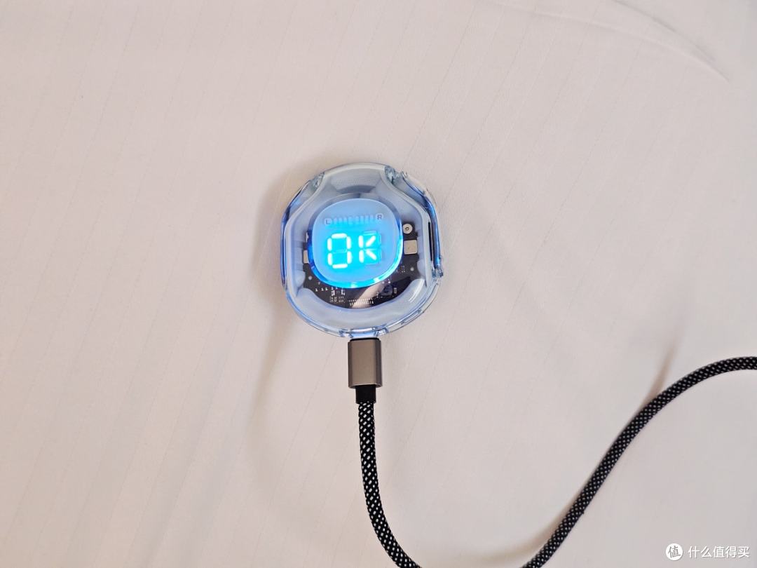 来自台湾的ACEFAST Crystal ，T8透明蓝牙耳机分享