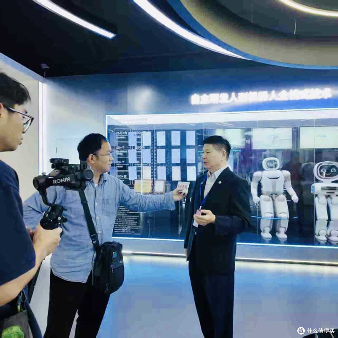 2025世界华文媒体深圳行启幕|走进深圳“科技+文化”新地标