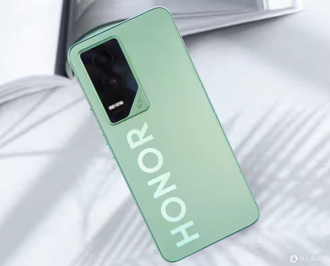 要站起来了！9000mAh+骁龙8至尊+超声波指纹，荣耀新机硬刚友商