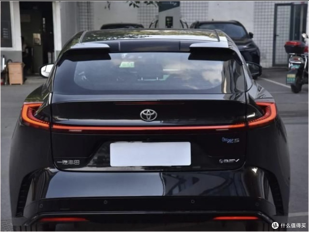 丰田来了,新SUV比奥迪Q5L还漂亮?油耗仅4.2L,关键还便宜!