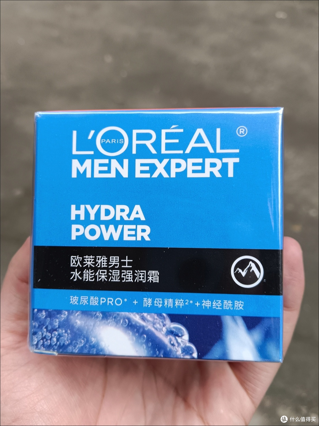 欧莱雅男士水能强润霜:秋冬补水的清爽型“救星”