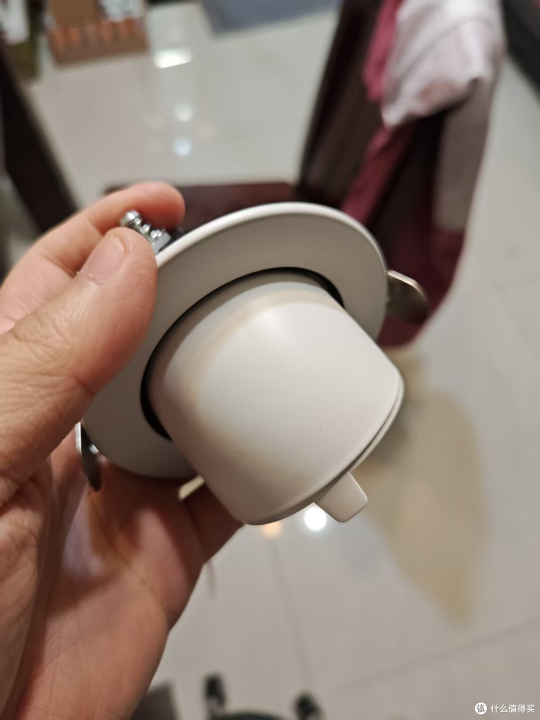 客厅这么大面墙空着好浪费,弄成照片墙吧
