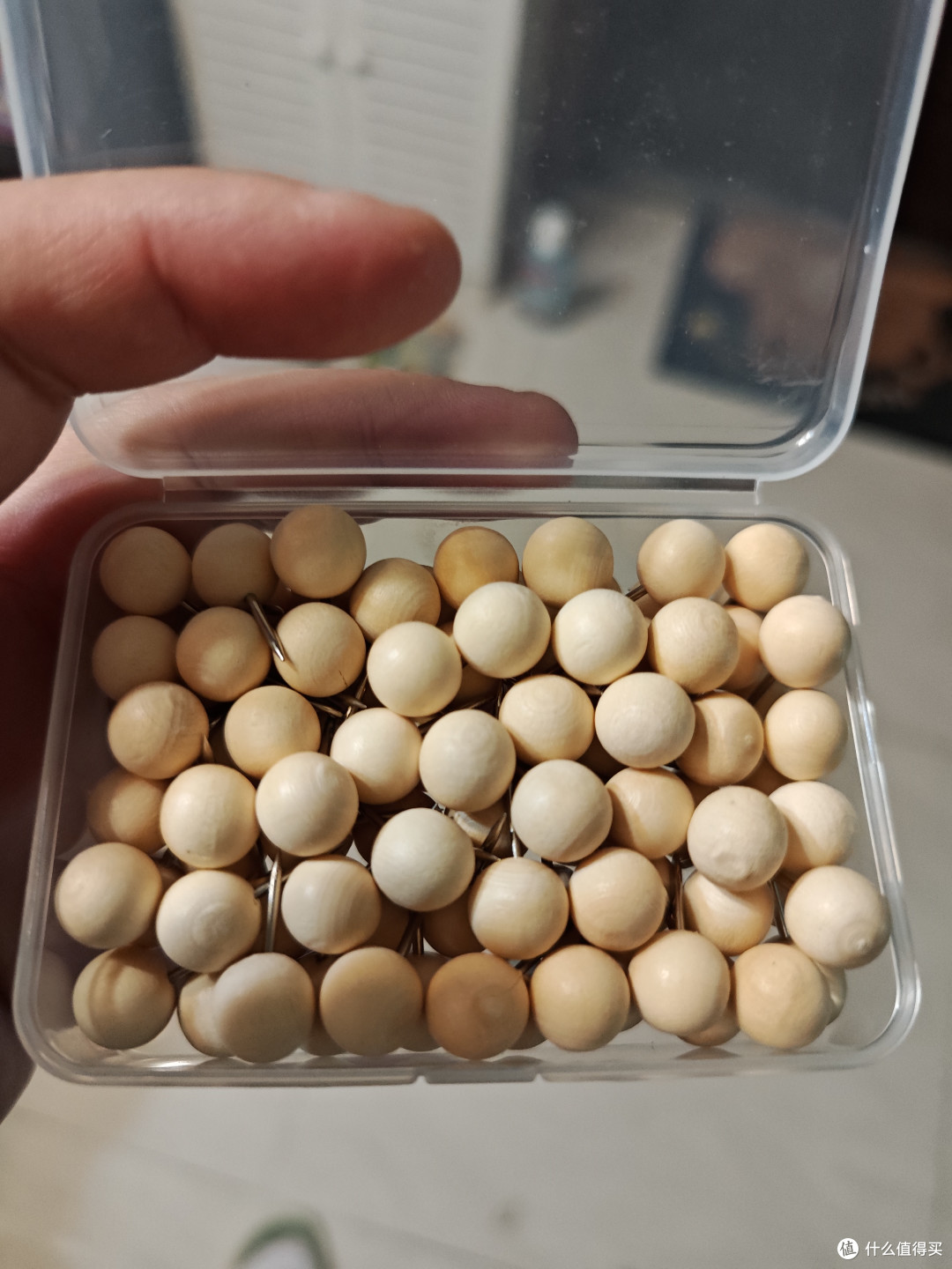 选中了这个原木色的圆头钉，力求风格统一