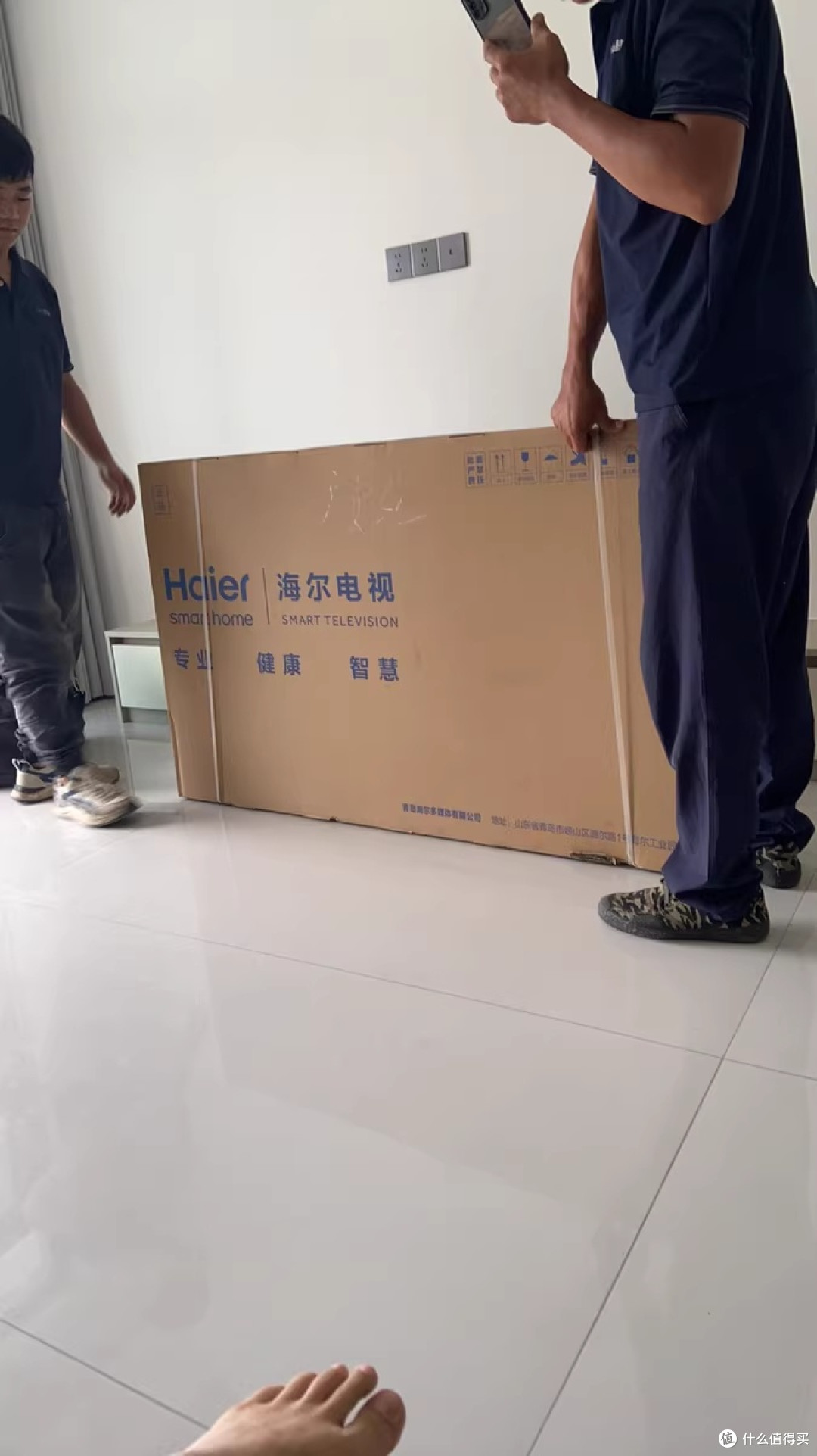 海尔55H5C电视：超薄机身与流畅体验