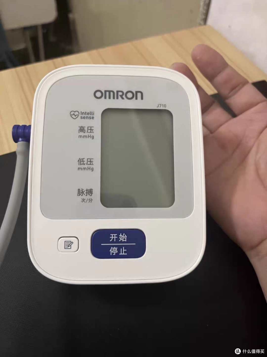 纠结选血压计?欧姆龙 J710 实测!高精准家用款选购指南