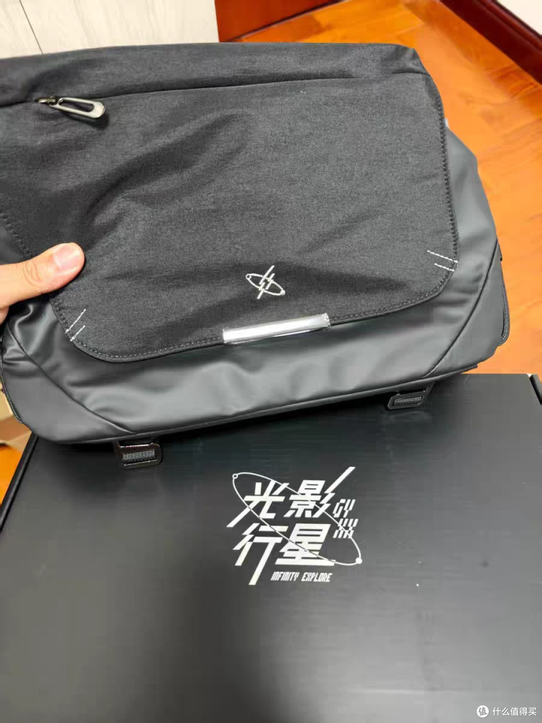 双11理性选购:光影行星斜挎包