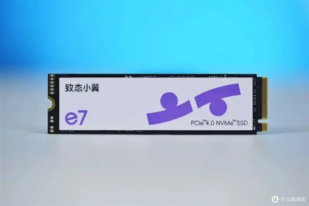 无散热也能满血!长江存储致态小翼e7 1TB SSD评测:原厂品质