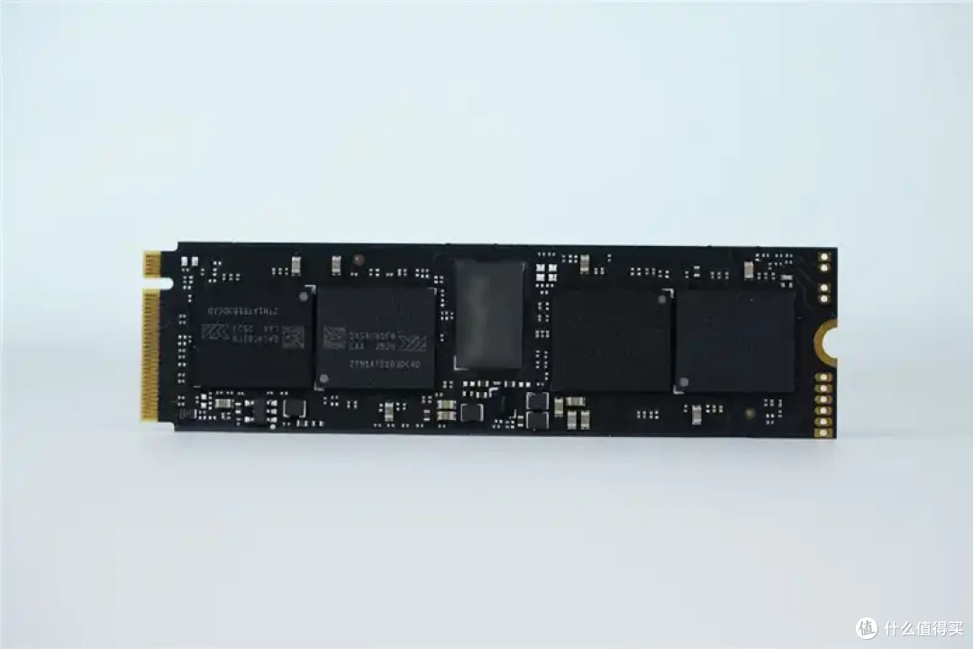 无散热也能满血!长江存储致态小翼e7 1TB SSD评测:原厂品质