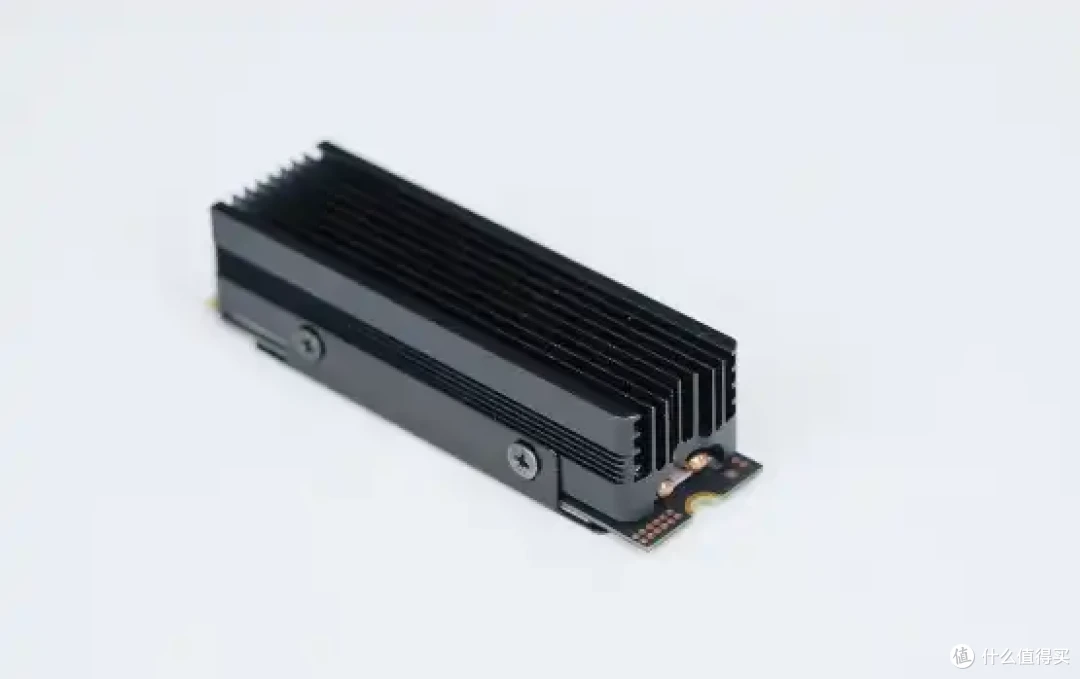 无散热也能满血!长江存储致态小翼e7 1TB SSD评测:原厂品质