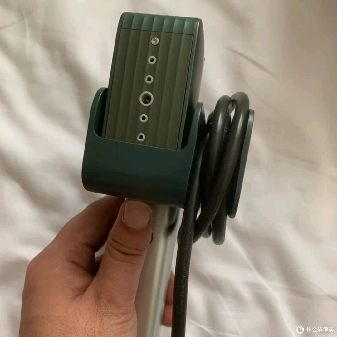 锐舞手持挂烫机:张晚意同款,家居熨烫好帮手