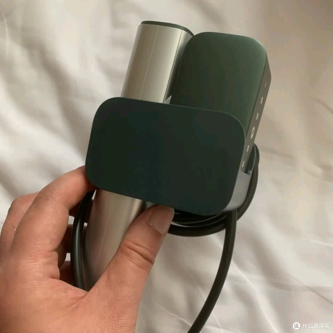 锐舞手持挂烫机:张晚意同款,家居熨烫好帮手