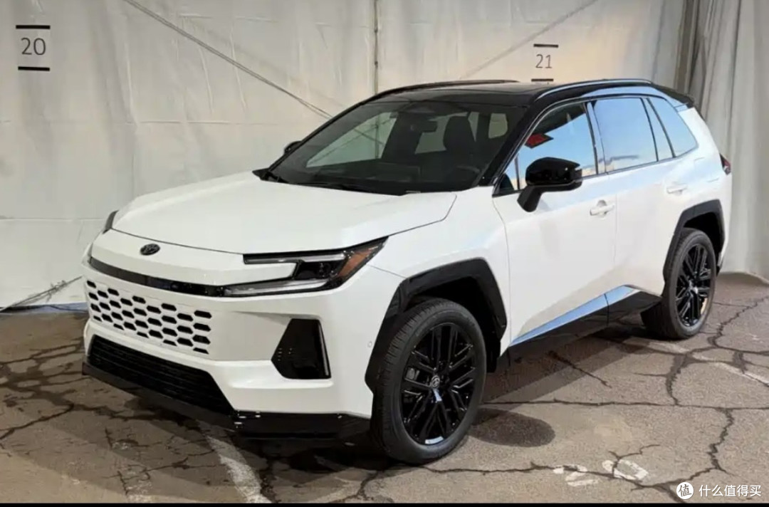 全新丰田RAV4,造型动感时尚,搭载2.5L混动系统,节能省油!