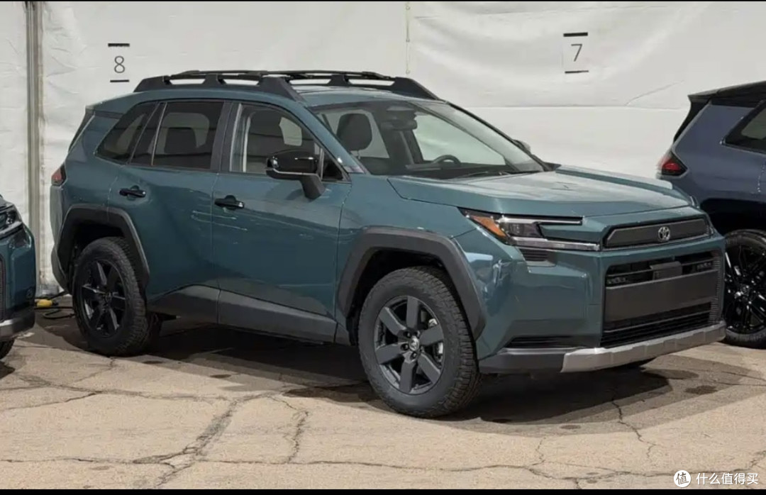 全新丰田RAV4,造型动感时尚,搭载2.5L混动系统,节能省油!