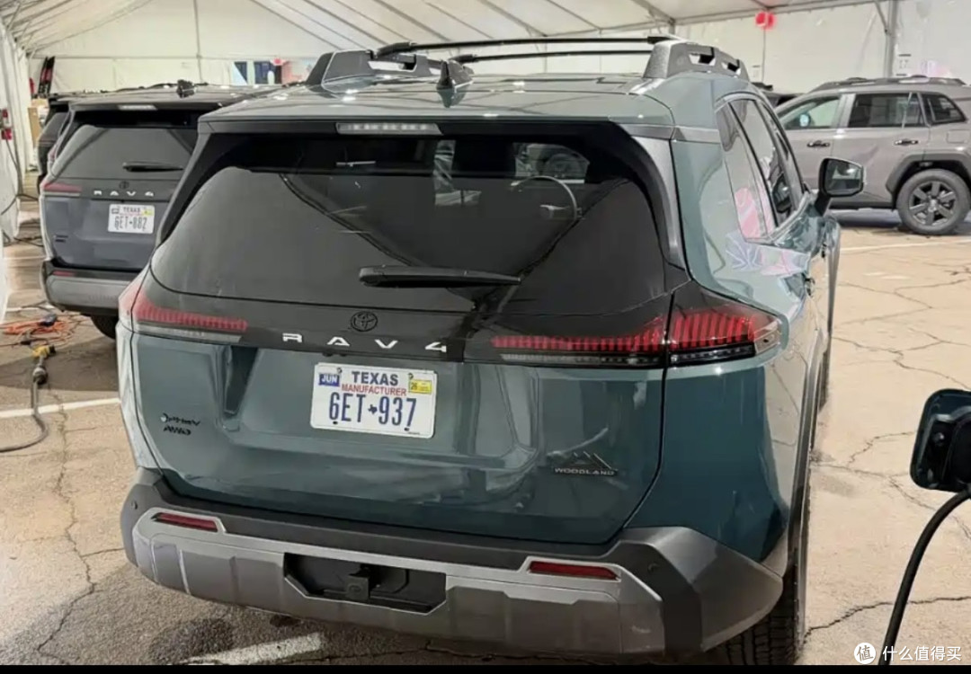全新丰田RAV4,造型动感时尚,搭载2.5L混动系统,节能省油!