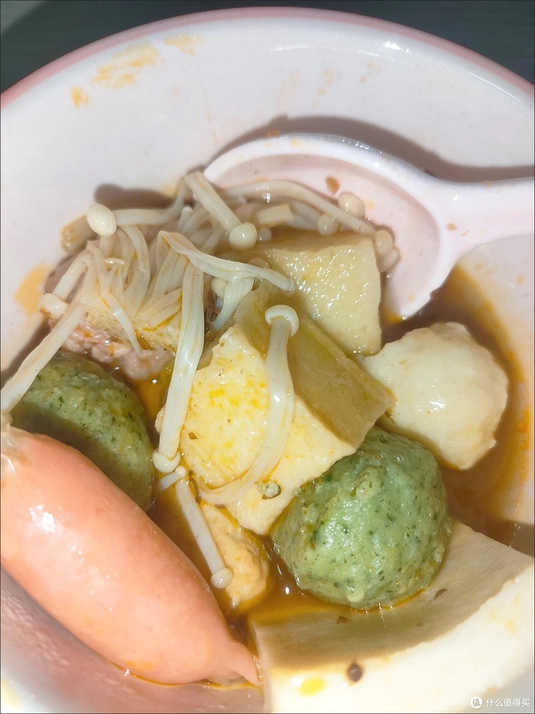 寒风中的温暖火锅聚会