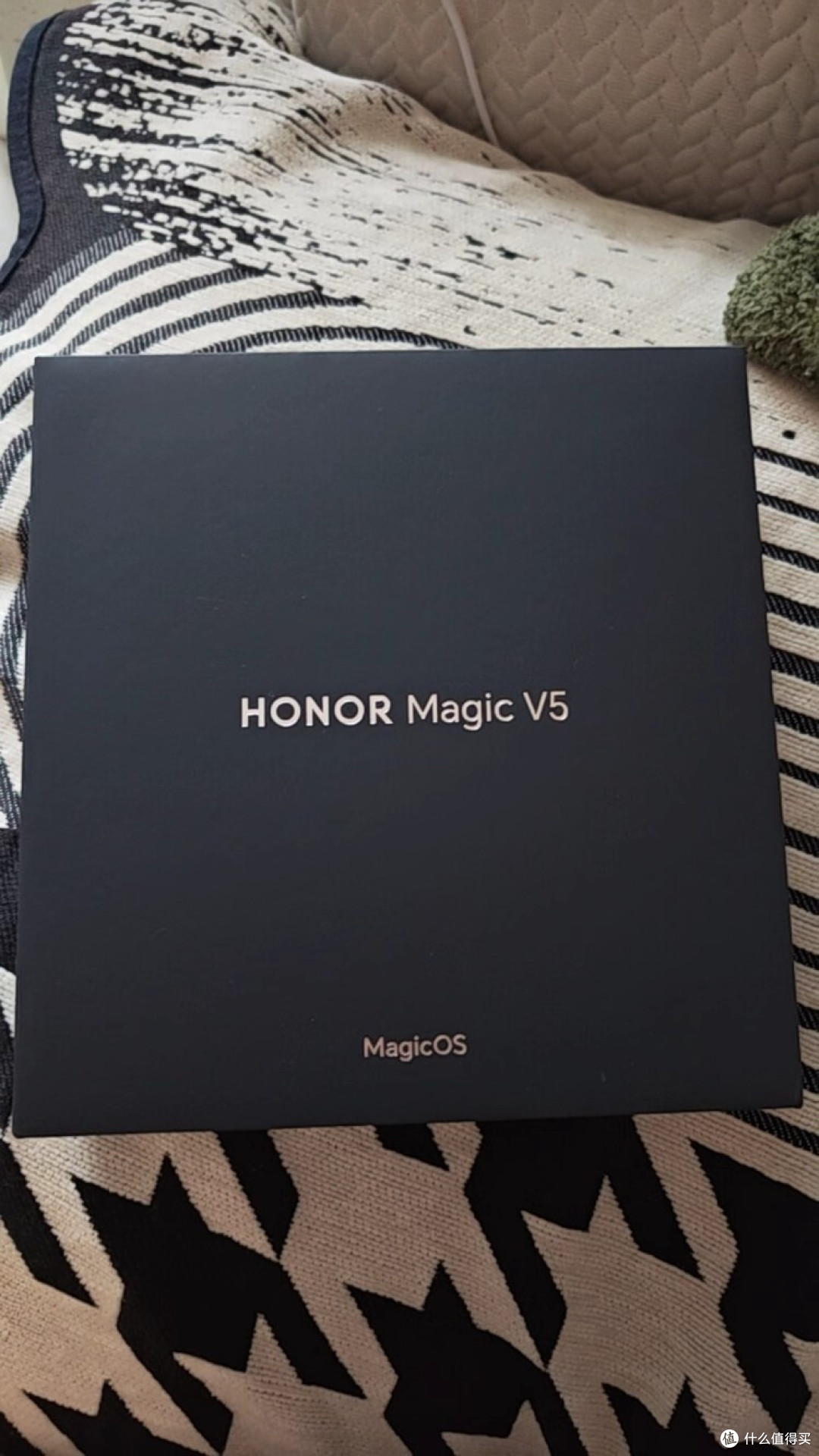 荣耀Magic V5开箱:独享新鲜感