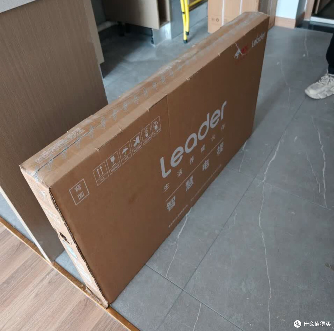 闭眼冲!海尔85英寸电视把家庭影院搬进客厅,全家都爱惨了!