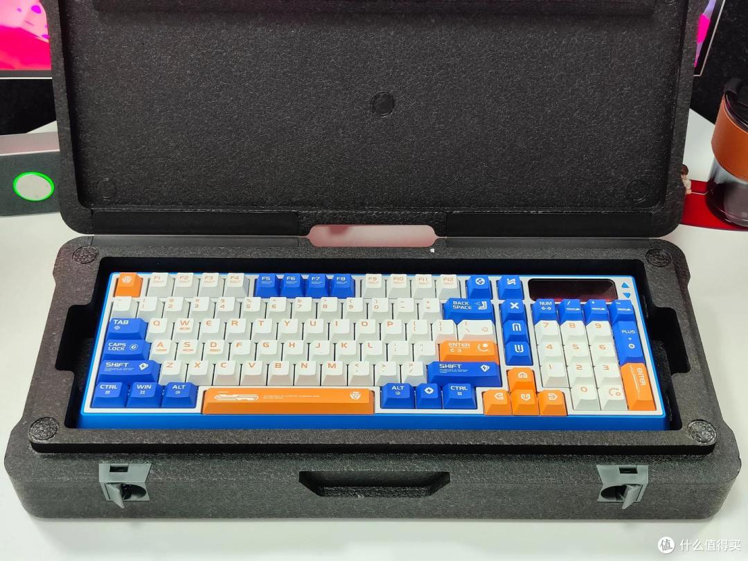键盘还能电动调角度？CTRL-100：告别手托，办公游戏双舒服