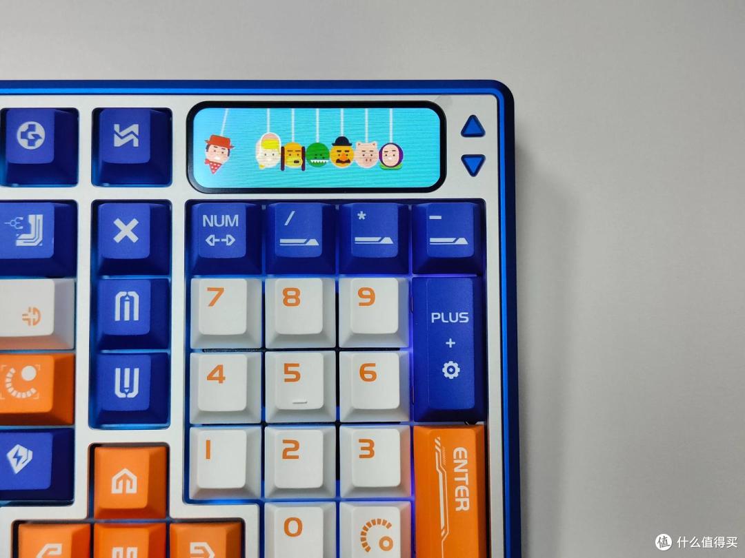 键盘还能电动调角度？CTRL-100：告别手托，办公游戏双舒服