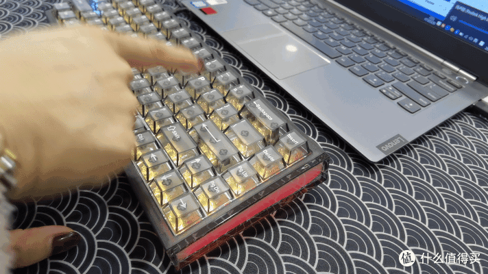 “光翼点燃指尖的冰刃狂潮”——达尔优COOL 68磁轴键盘深度测评