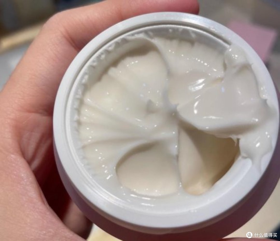 换季维稳必备十大抗皱好的护肤品:抗皱用什么产品好不翻车?