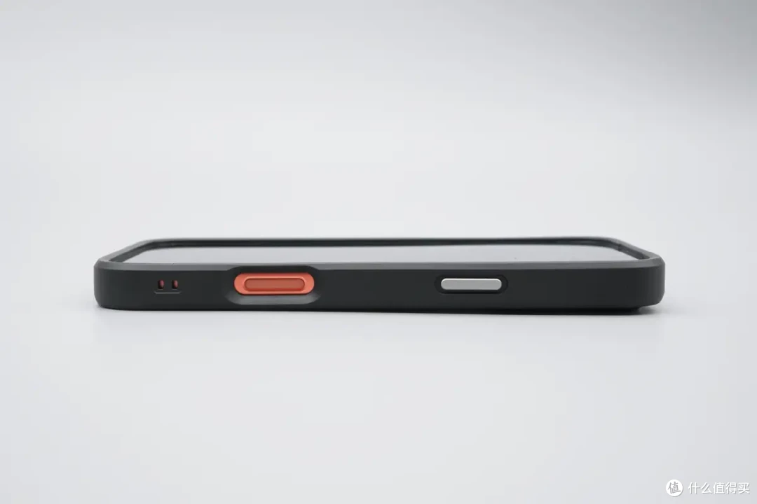 非牛顿流体 “穿” 在 iPhone 17 上?奥海 P4U 手机壳评测