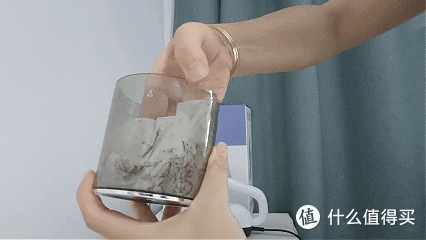 以为是精致雅居,谁能想7500元/月的租房还要与“书虱”同眠?!