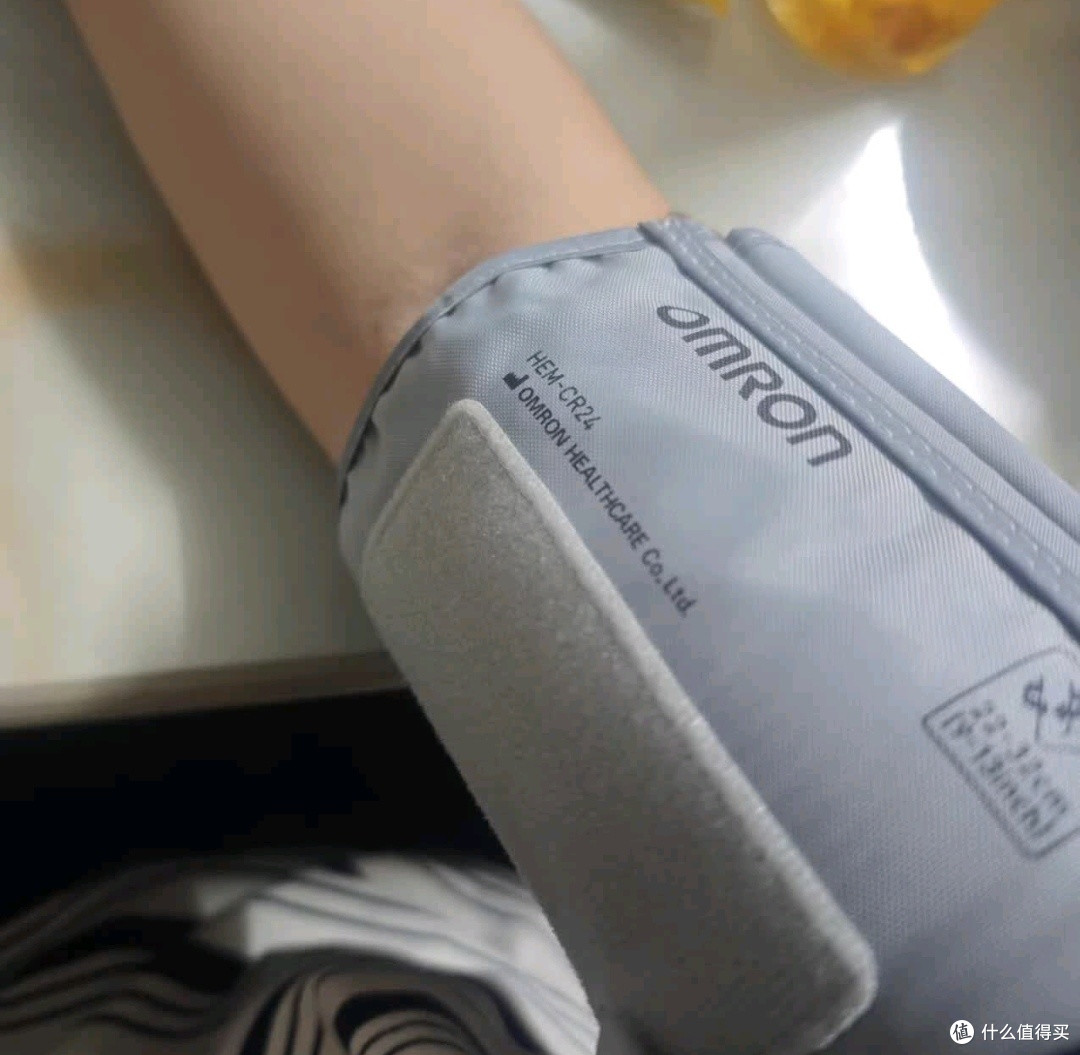 欧姆龙电子血压计:家用医用双认证,全家健康好帮手