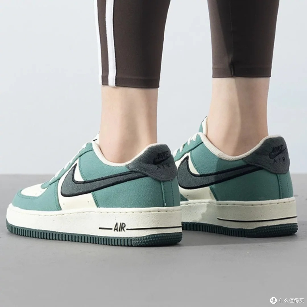 Nike AIR FORCE 1 LV8 3 BG:经典与实用