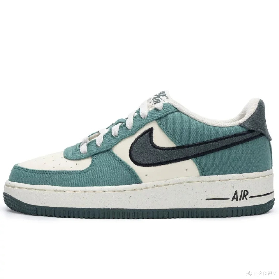 Nike AIR FORCE 1 LV8 3 BG:经典与实用