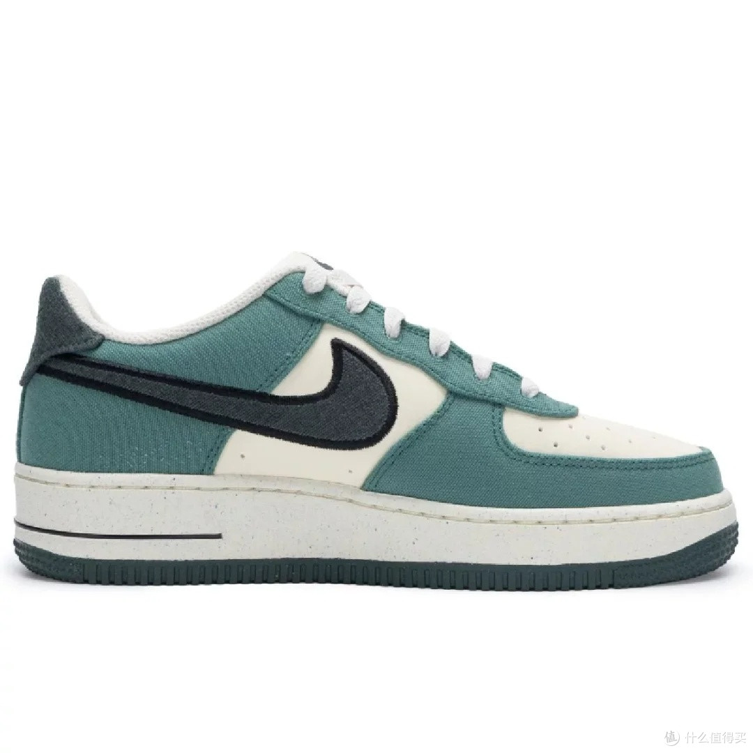 Nike AIR FORCE 1 LV8 3 BG:经典与实用