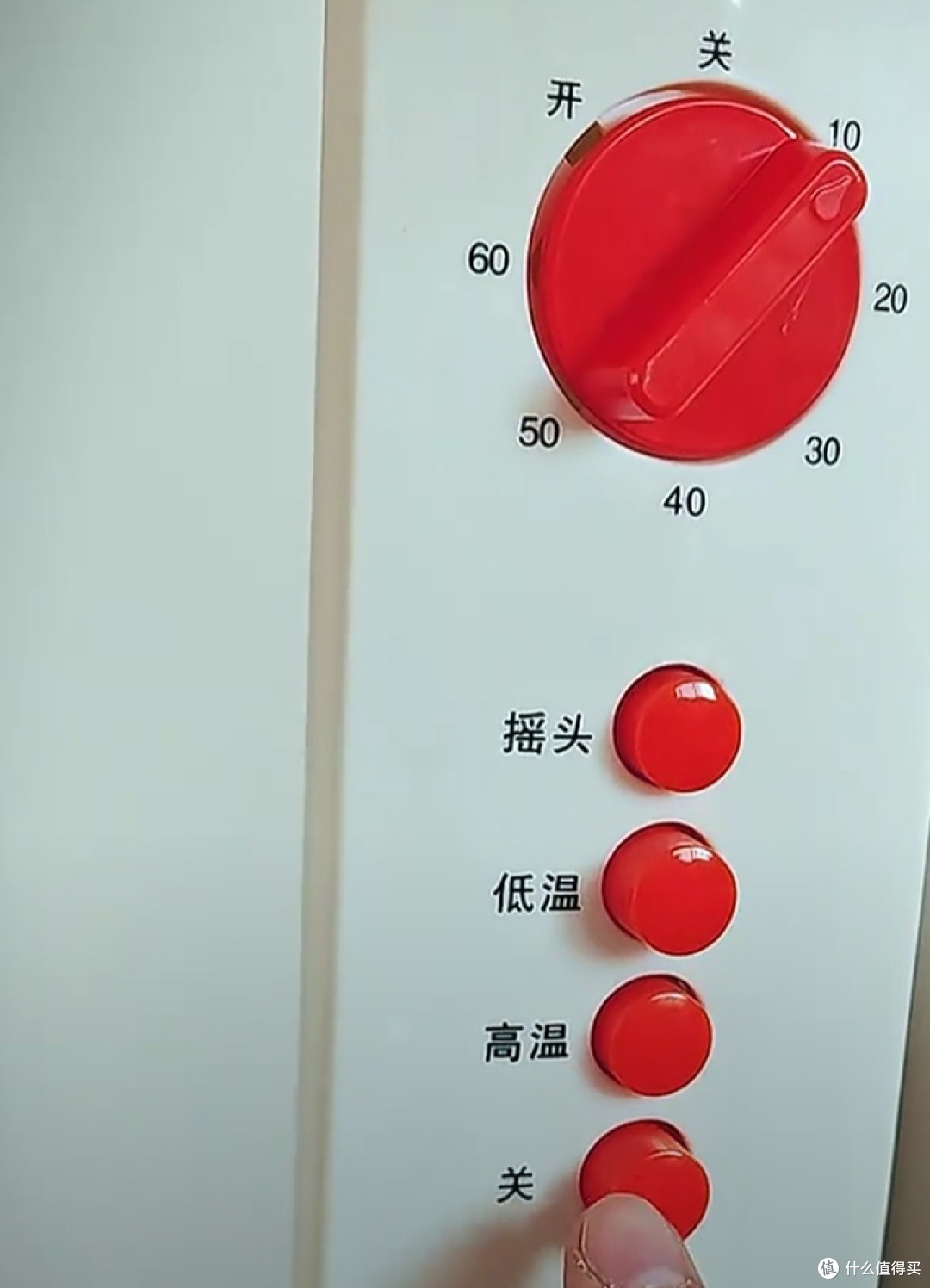 先科小太阳取暖器:升降摇头+暗光速热,15㎡全屋升温仅需3秒